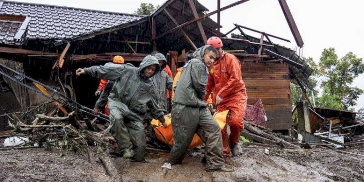 image-11 Warga Sumatra terkena banjir !