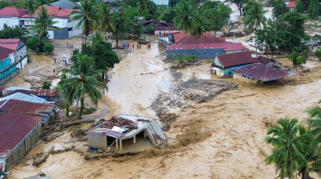 image-13-1024x573 -=- BANJIR DI SUMATRA -=-